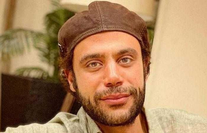 محمد عادل أمام يدعم لبنان