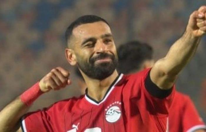 ومين غيره يعملها .. محمد صلاح يحتفل بهدفه في مرمى موريتانيا بـ «القوس والسهم»