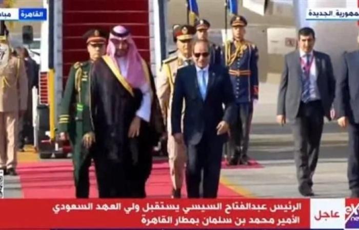 السيسي يستقبل ولي العهد السعودي بمطار القاهرة