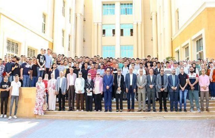 جامعة المنصورة الأهلية تقف دقيقة حداد على أرواح الطلاب ضحايا حادث جامعة الجلالة